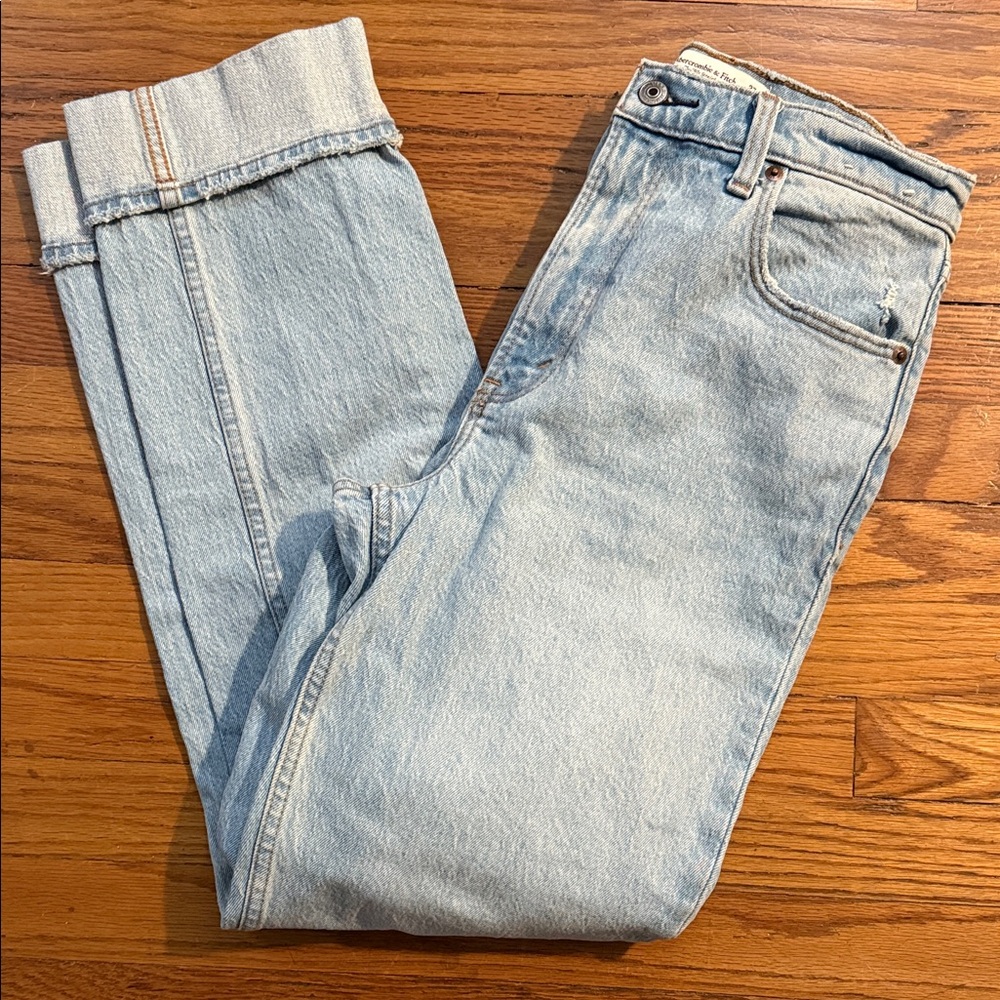 Ultra High Rise 90’s straight—A&F